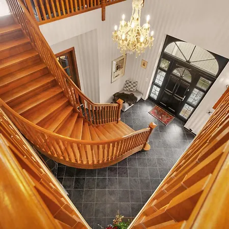 5 Bedrooms 5 Bathrooms And Large Swimming Pool