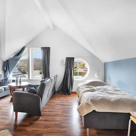 5 Bedrooms 5 Bathrooms And Large Swimming Pool Villa Stavanger