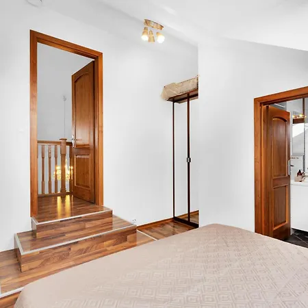 5 Bedrooms 5 Bathrooms And Large Swimming Pool * Stavanger